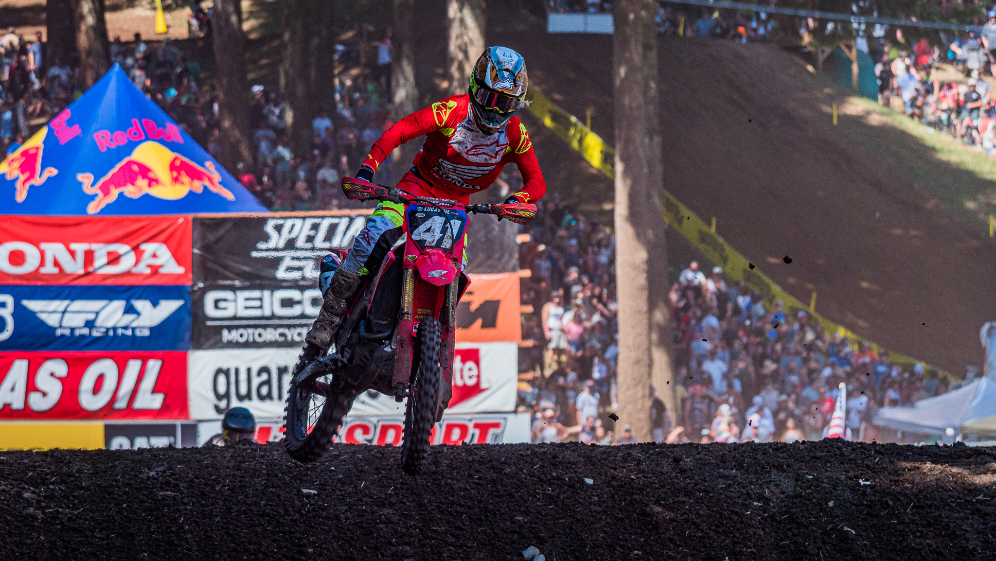 Hunter Lawrence racing a motocross bike at Washougal in 2021
