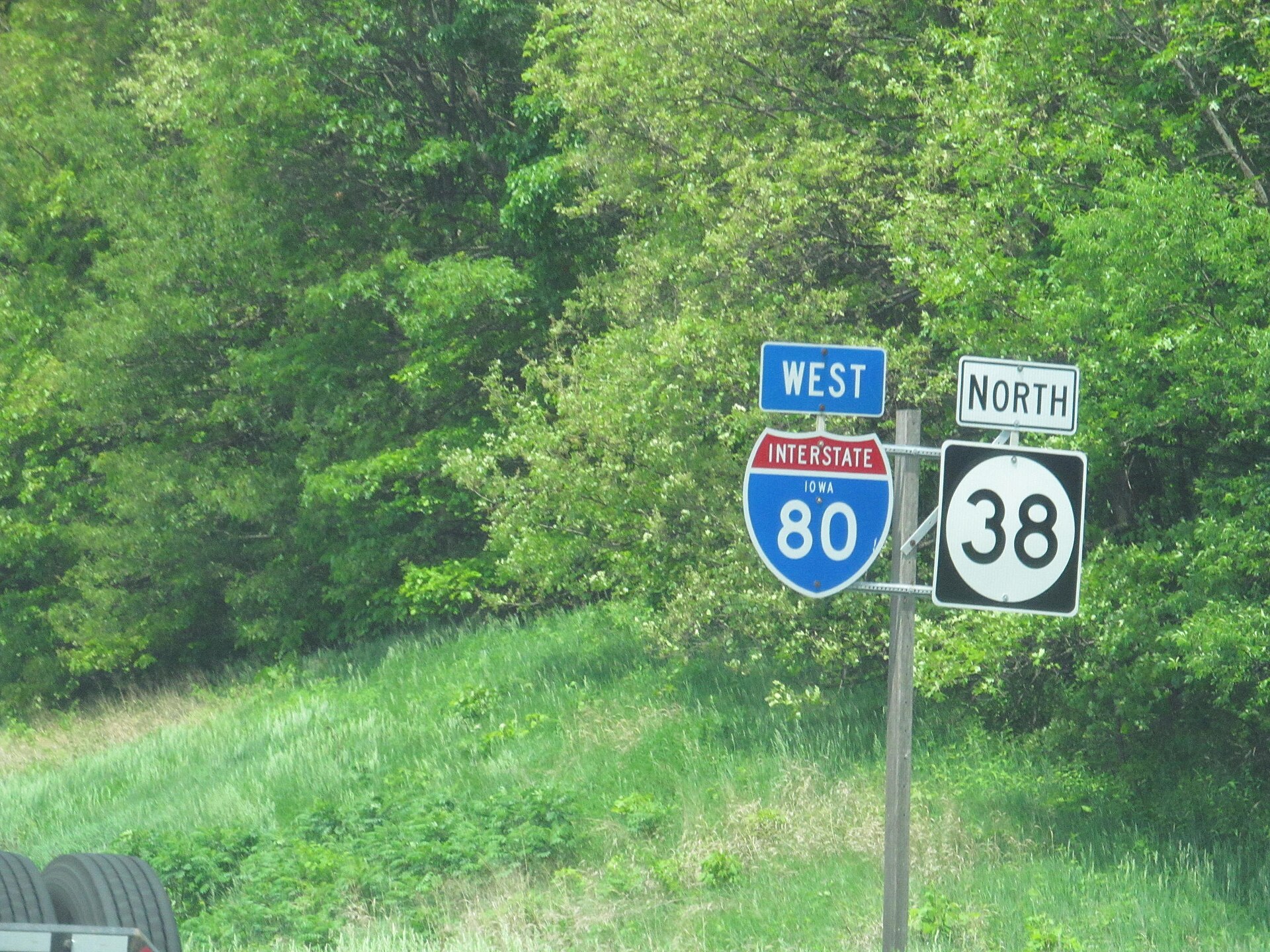 Interstate 80 westbound sign in Iowa
