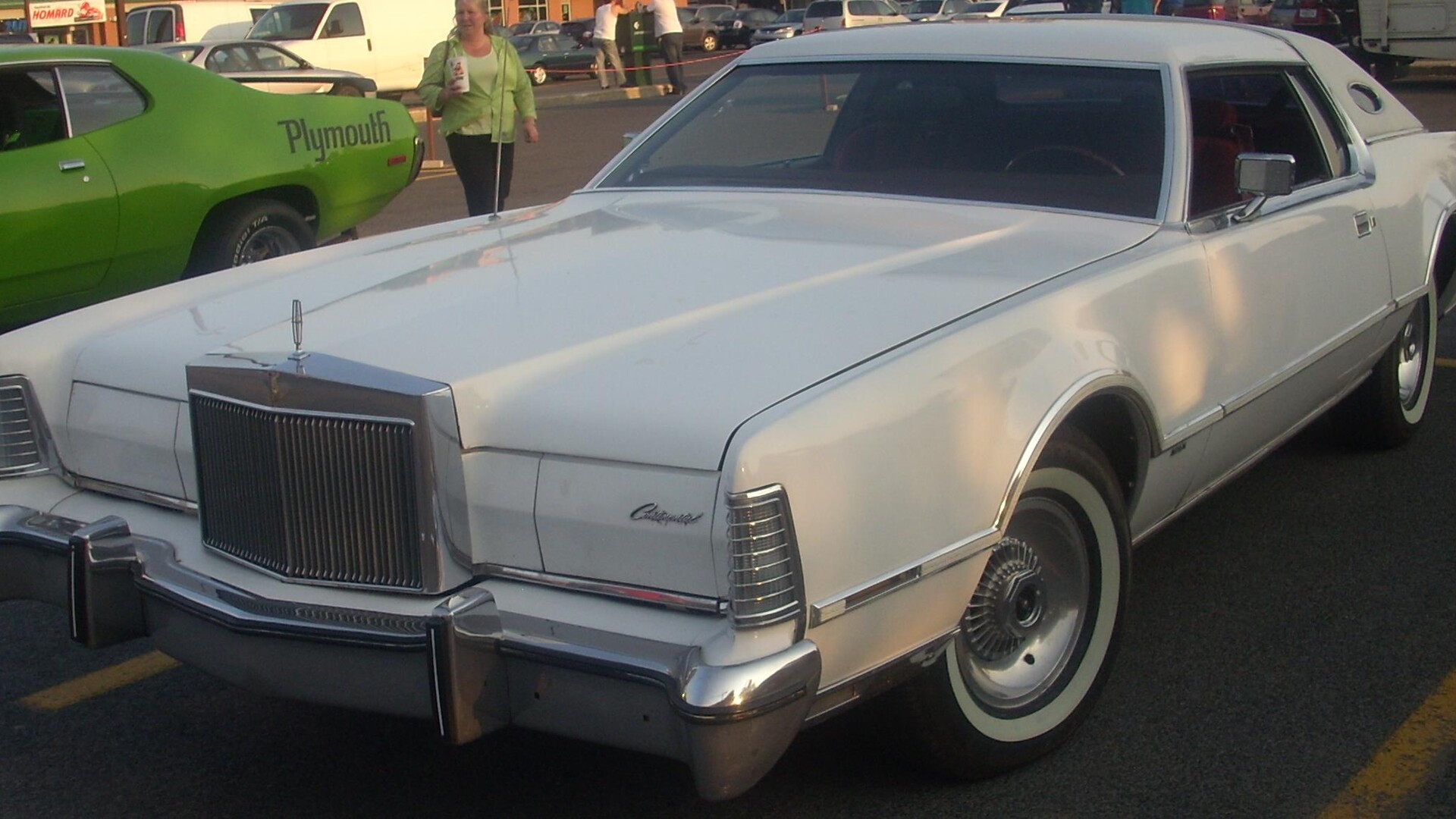 White Lincoln Continental Mark IV parked in a Montreal lot
