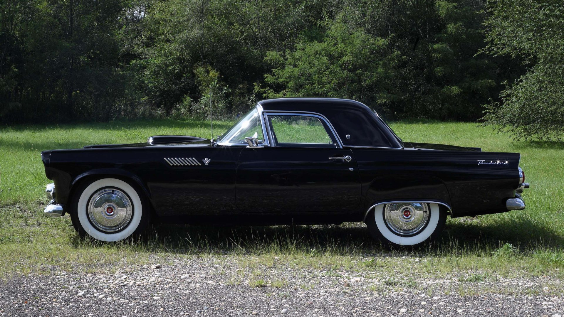 1955 Ford Thunderbird owned by Rick Nielsen, lot 65 in the Julien's Auctions Rick Nielsen Collection sale